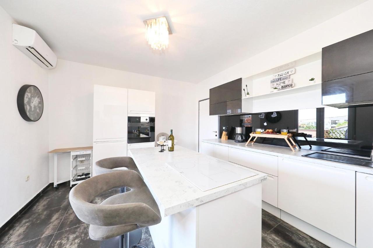 Apartman Nika Sa Jacuzzijem * Zadar