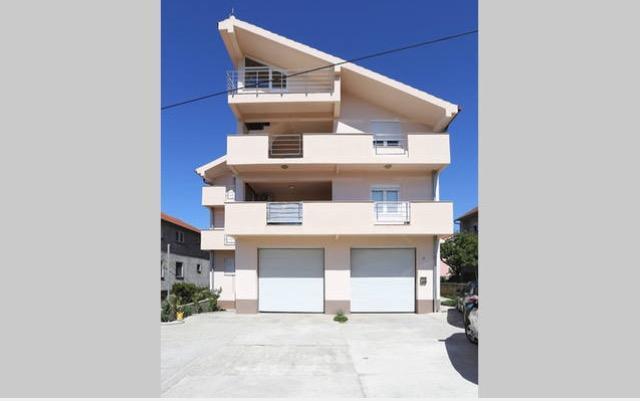 Apartment Apartman Nika Sa Jacuzzijem